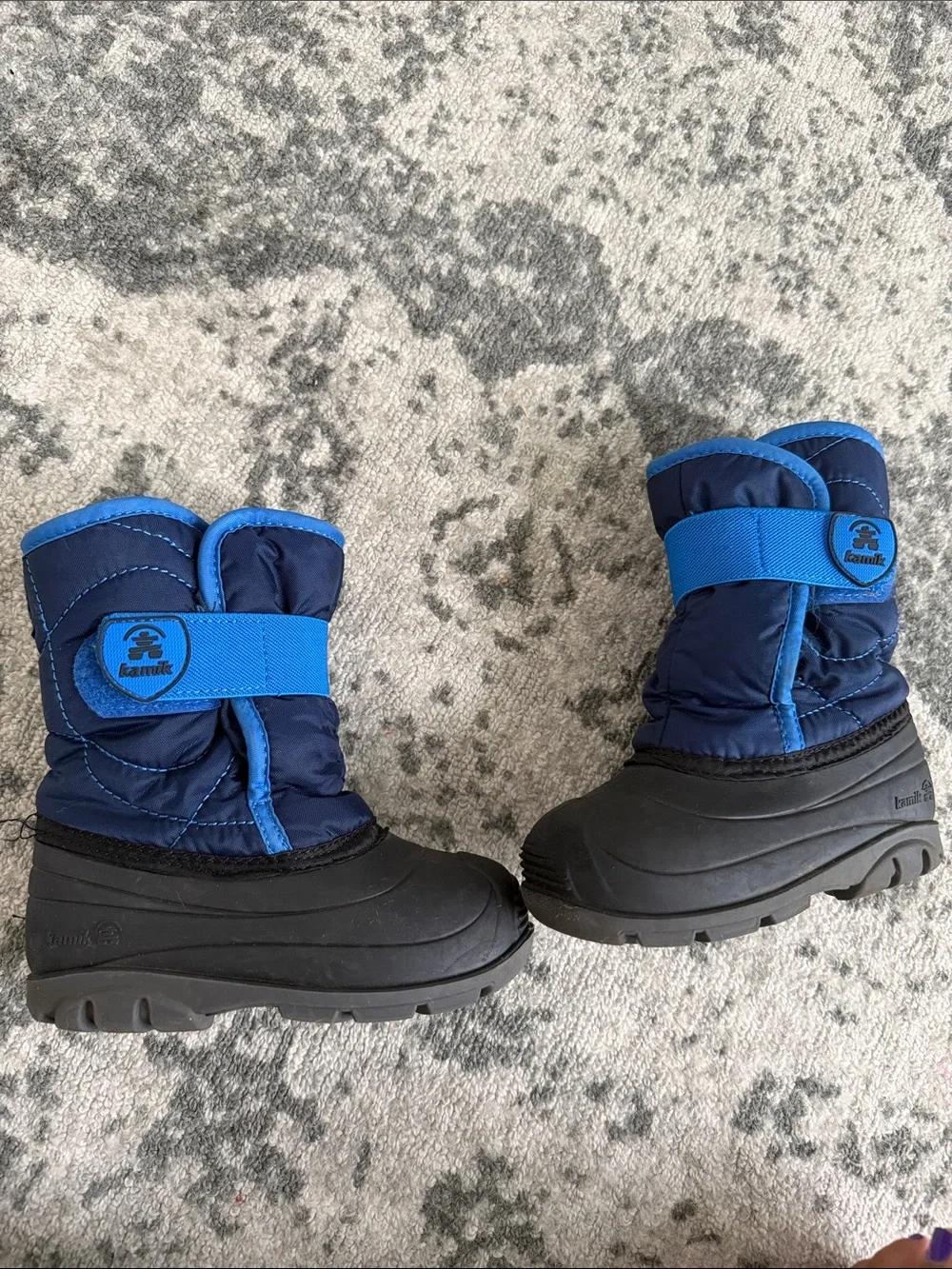 Kamik snowbug 5 Toddler snowboot  size 9 navy and blue